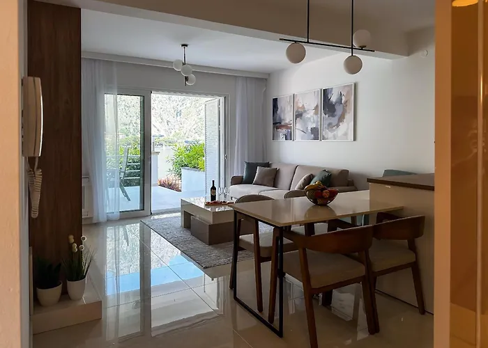 Chillout Apartment In Kotor Bay