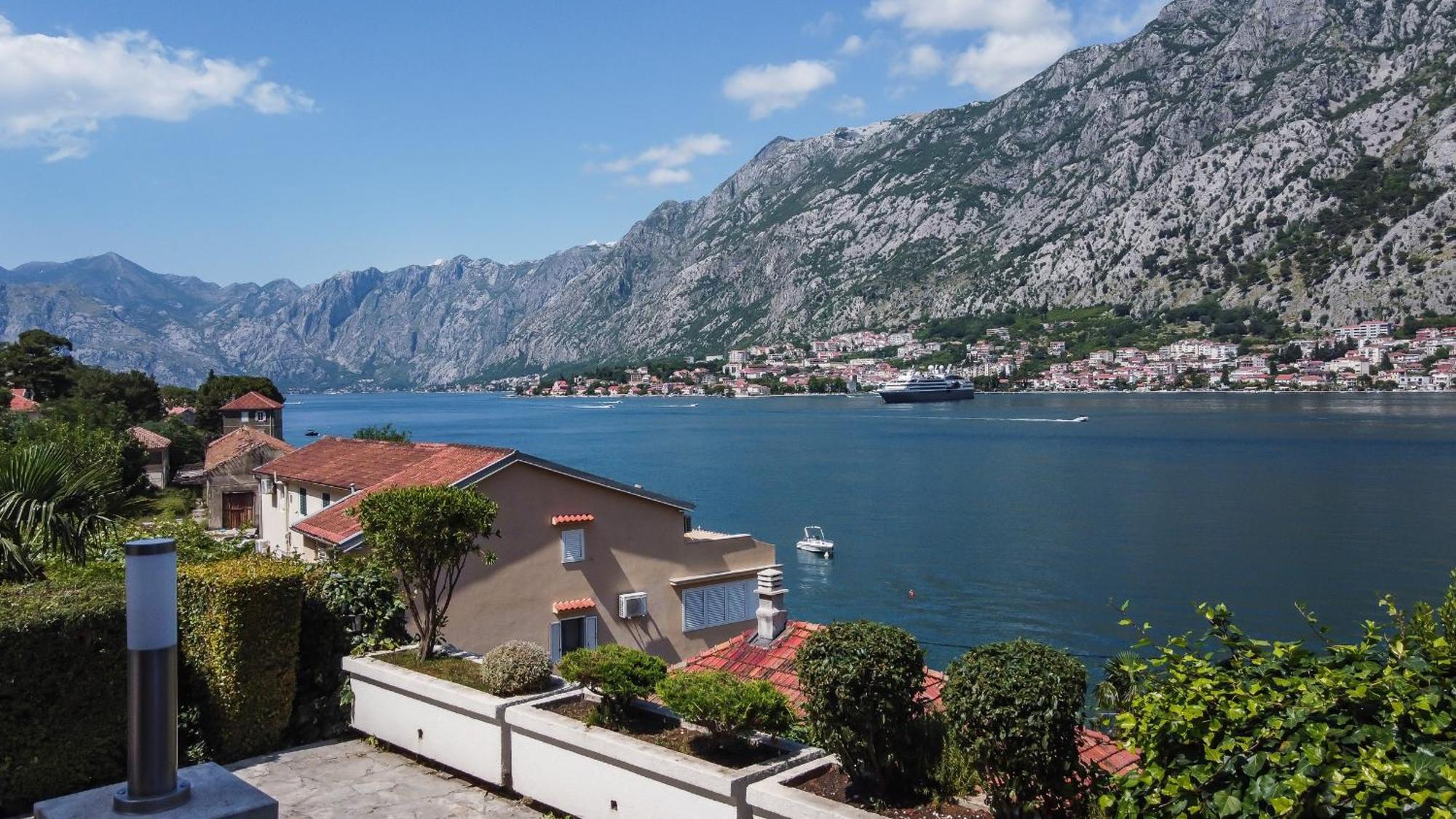 Chillout In Bay * Kotor