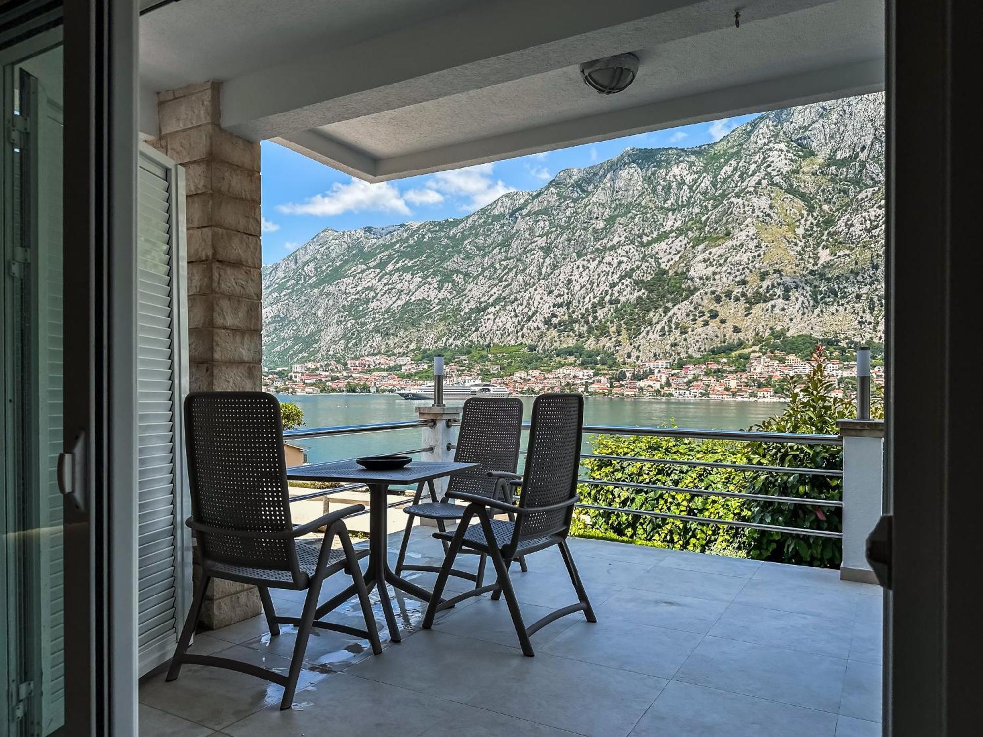 Chillout In Bay * Kotor